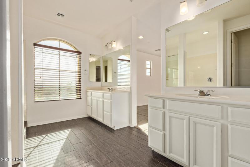 20 - Large master bathroom