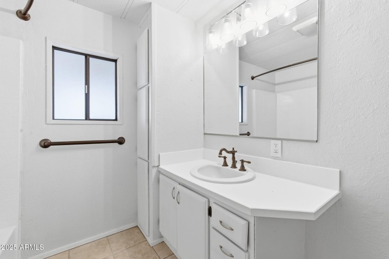 21-web-or-mls-389A0210 Ruben Ortiz