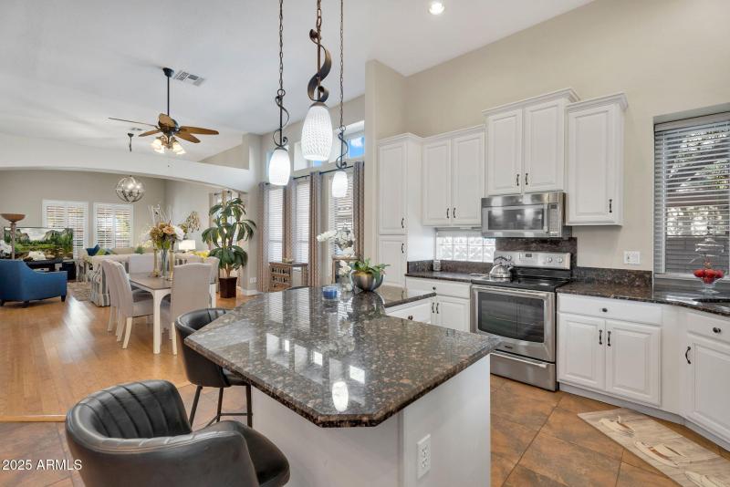 12-web-or-mls-3661 N Katmai - 13