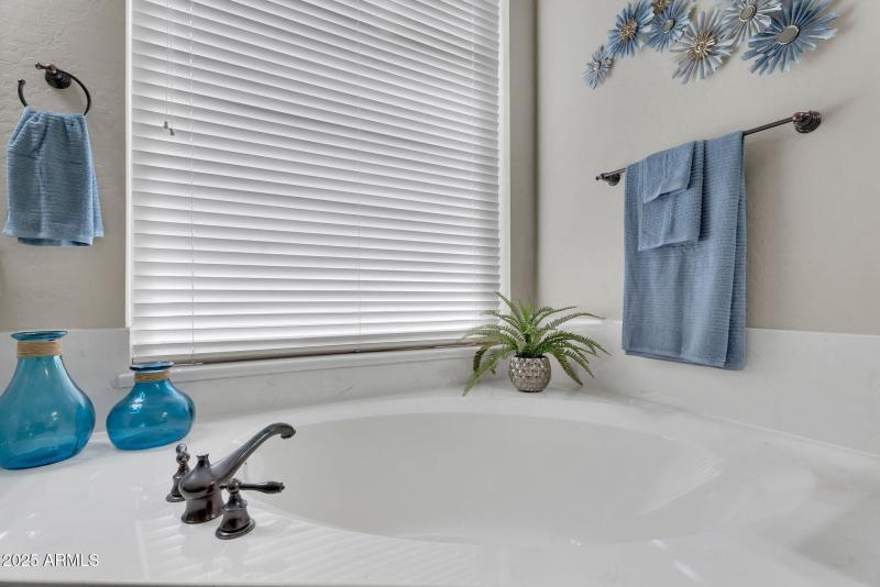 27-web-or-mls-3661 N Katmai - 25