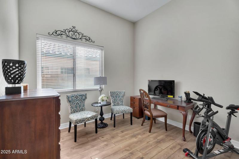 28-web-or-mls-3661 N Katmai - 27