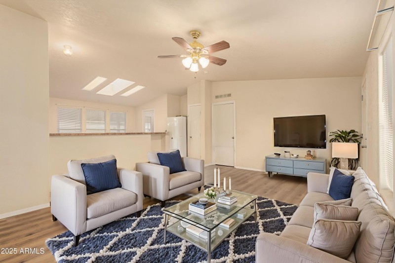 06-Van-Buren - Living Room - Modern - 2