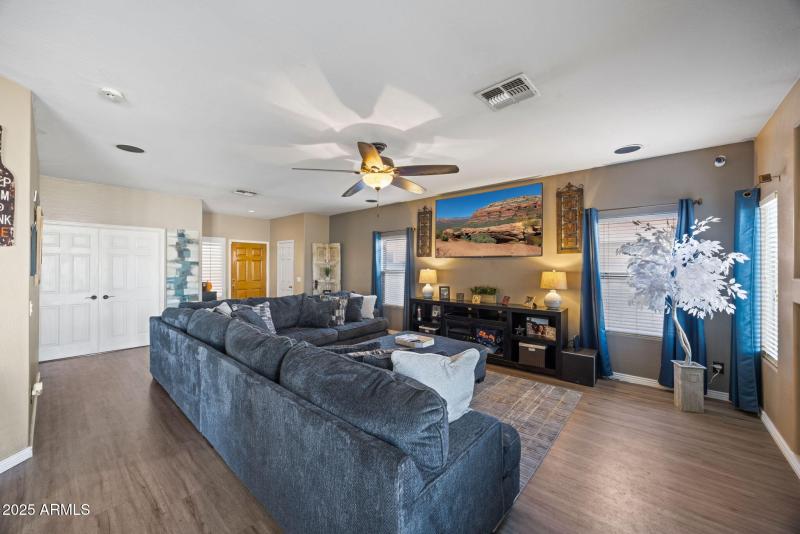 5-web-or-mls-12830-w-fairmount-ave