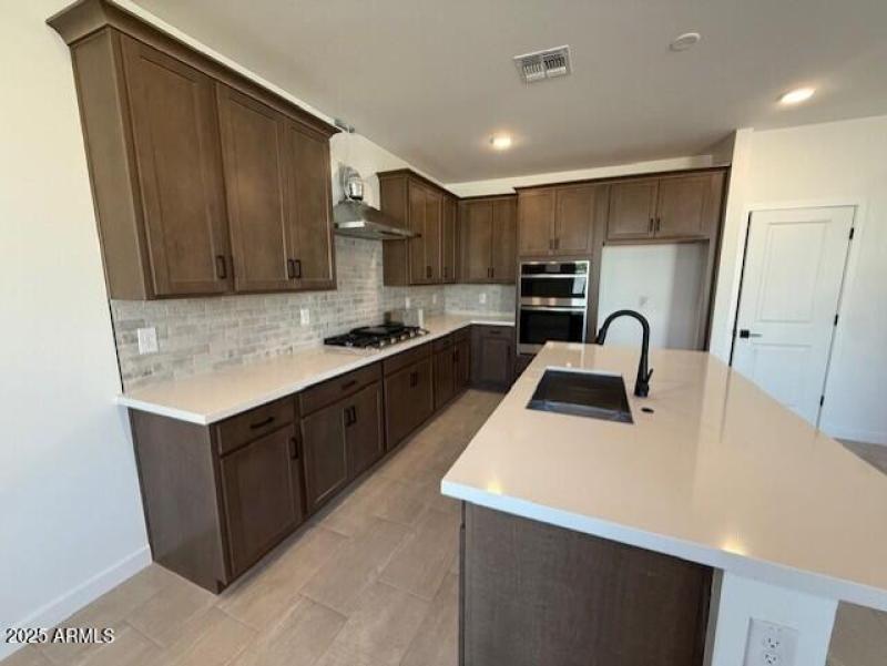 SR35 - Lot 93 Kitchen