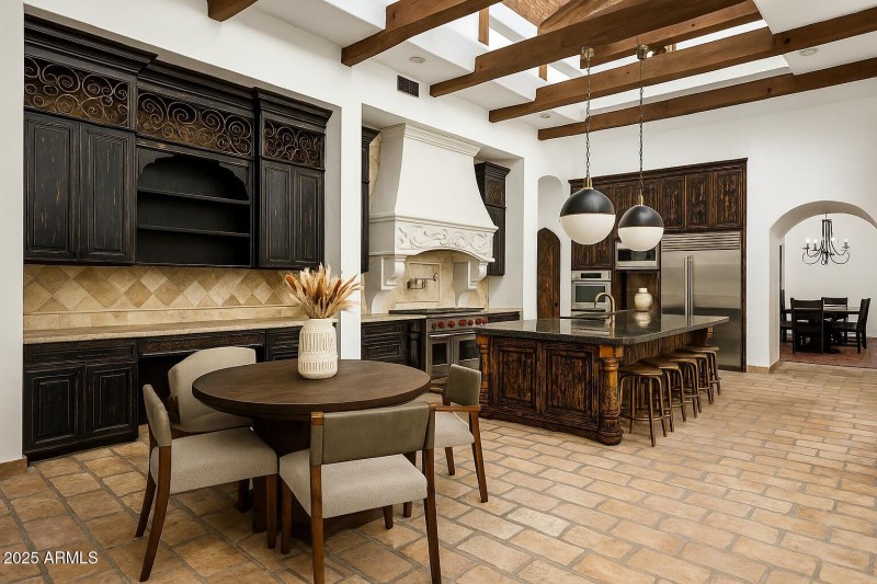 Eat in Kitchen w/fireplace