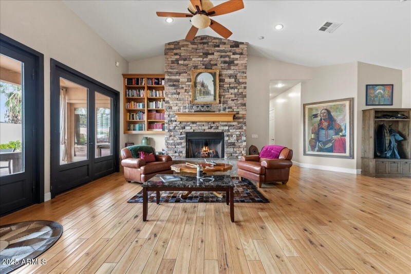 03-6630 E Lafayette Blvd 01