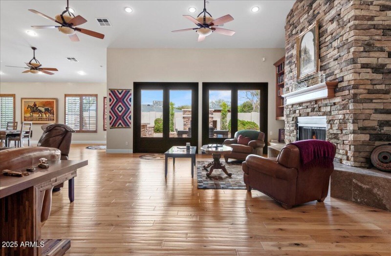 07-6630 E Lafayette Blvd 05