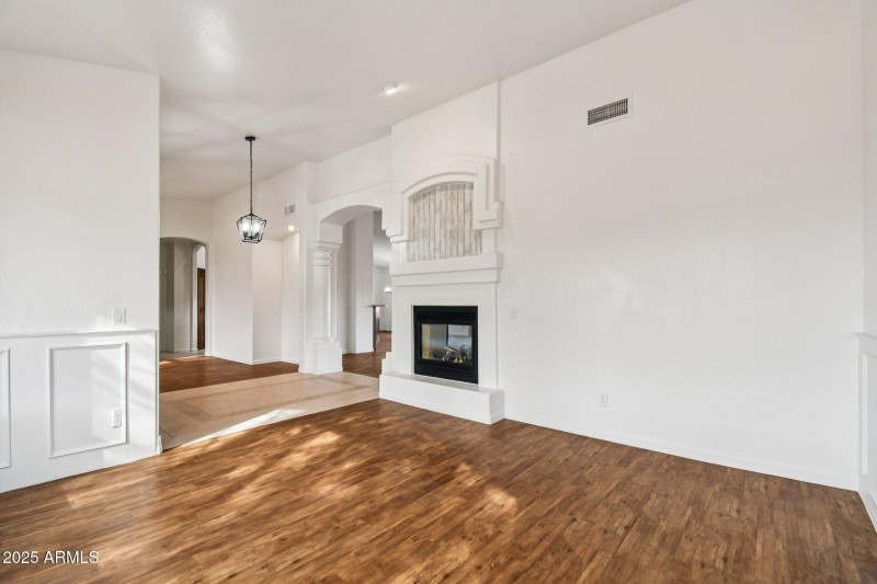 5-web-or-mls-E Jordan Ln-S2011-005