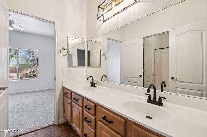 25-web-or-mls-E Jordan Ln-S2011-025