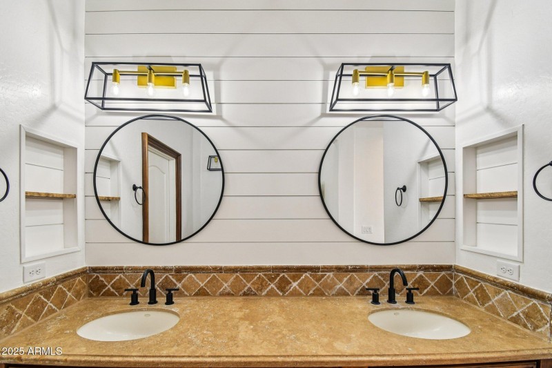 31-web-or-mls-E Jordan Ln-S2011-031