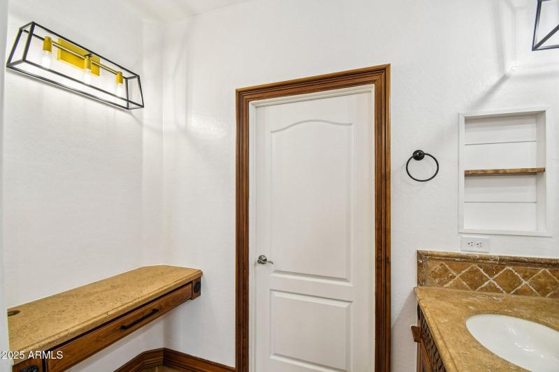 32-web-or-mls-E Jordan Ln-S2011-032