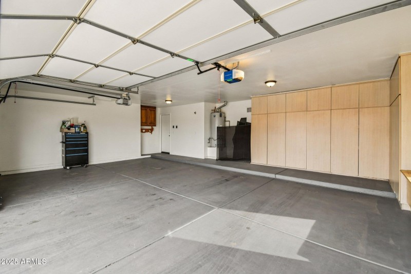 34-web-or-mls-E Jordan Ln-S2011-034