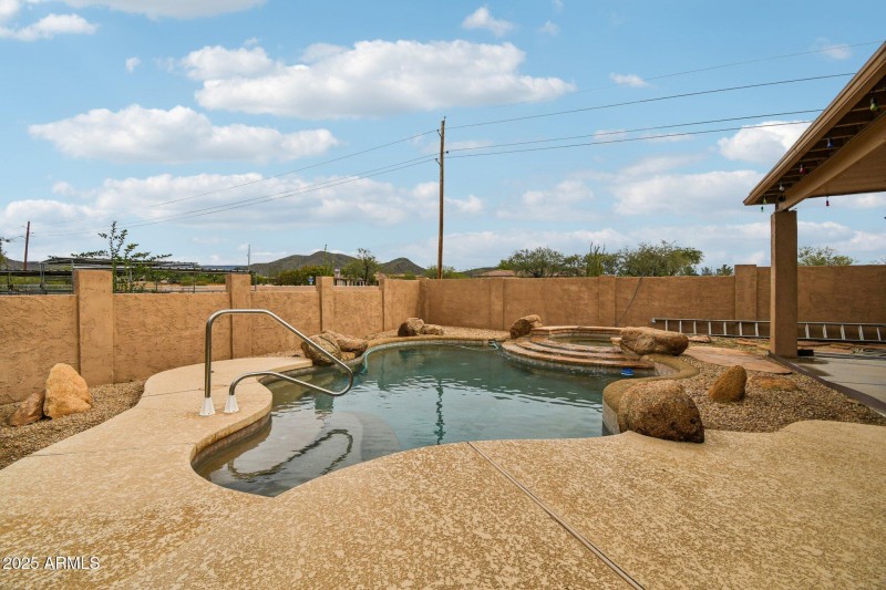 39-web-or-mls-E Jordan Ln-S2011-039