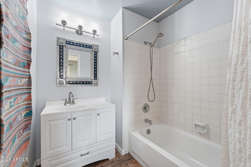 021-primary-bathroom