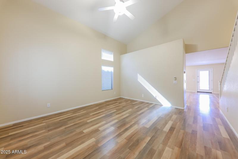 006-photo-living-room-14923587