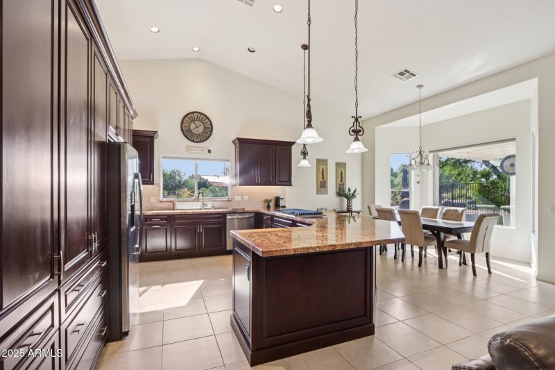 19-web-or-mls-N Palmer Dr-S1511-017