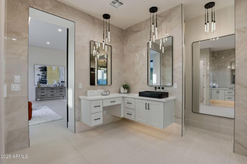 Spa-Like Primary Bath