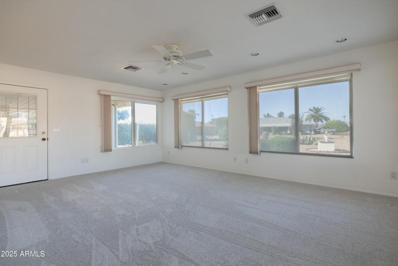 10845 W Pineaire Dr, Sun City, AZ 85351