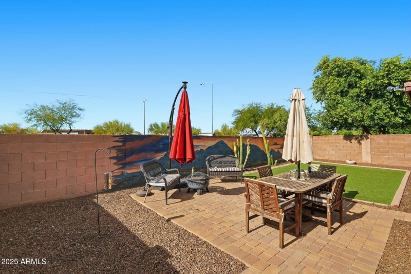 032_Backyard and Patio