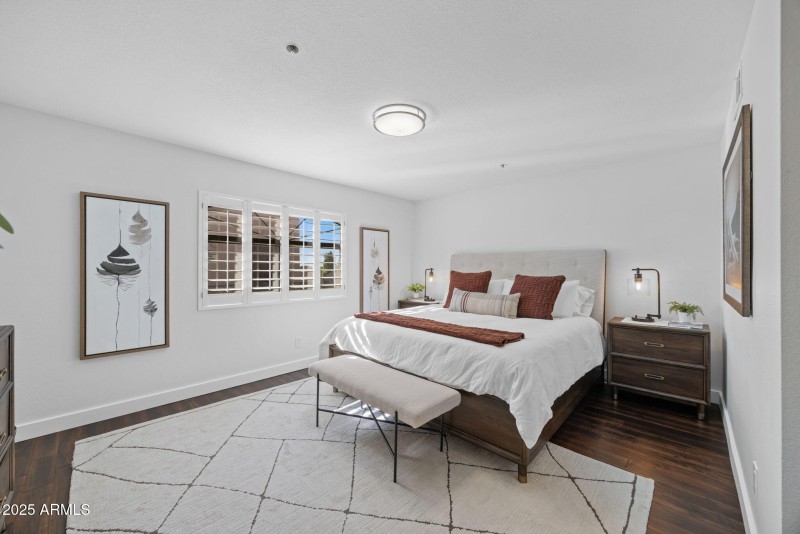 18-web-or-mls-5104-n-32nd-st