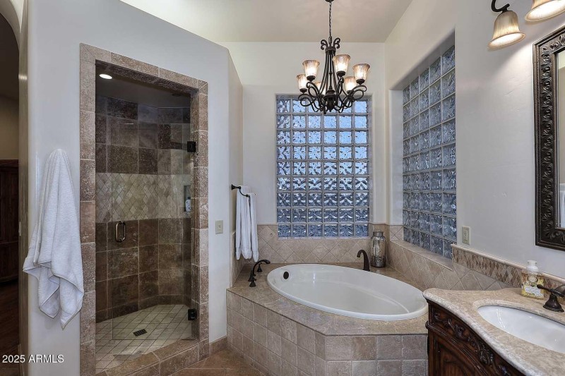 Night-Primary Bath-Garden Tub