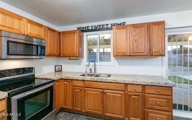 2007 W Hidalgo Ave-9