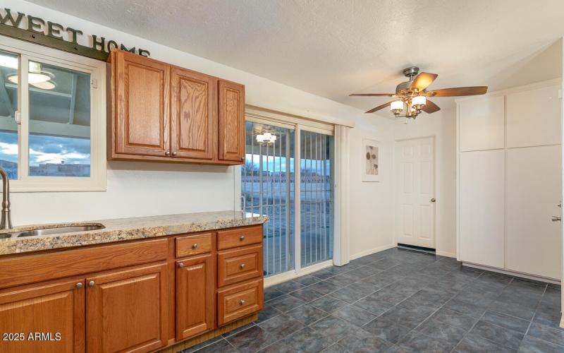 2007 W Hidalgo Ave-10