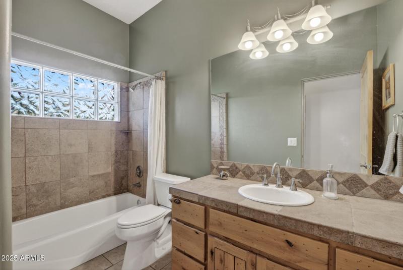 32_14041_E_Bajada_Dr32_mls