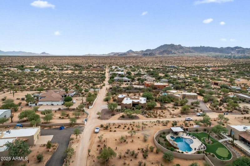 77_14041_E_Bajada_Dr77_mls