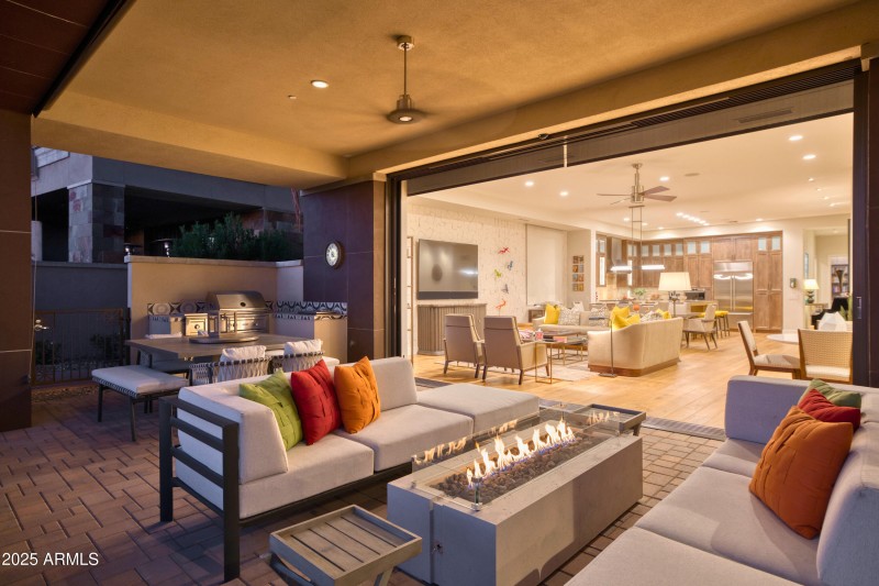 Effortless desert golf living.