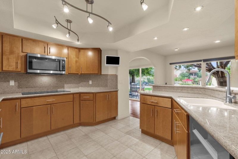 15-web-or-mls-10050-e-mountainview-lake-