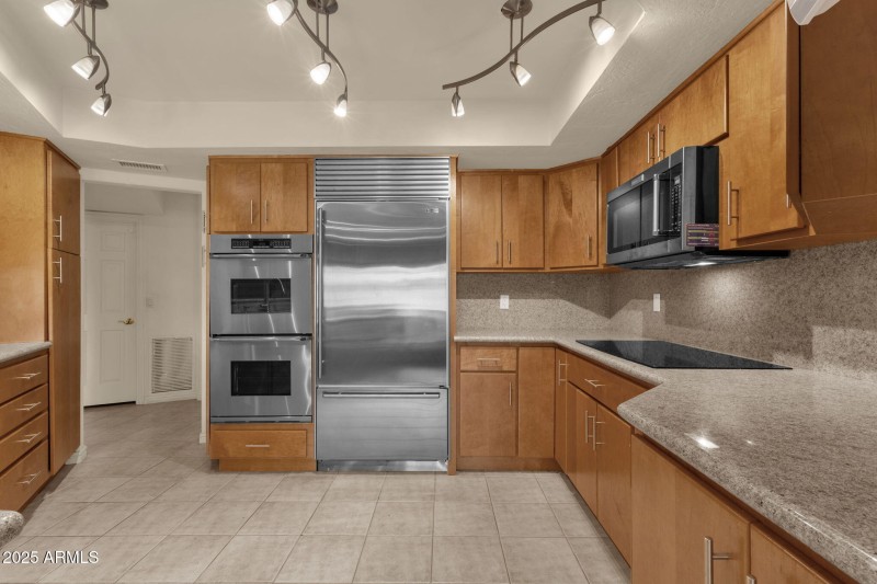 17-web-or-mls-10050-e-mountainview-lake-