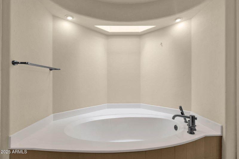 32-web-or-mls-10050-e-mountainview-lake-