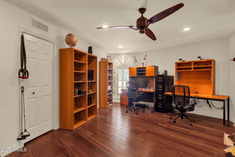 35-web-or-mls-10050-e-mountainview-lake-