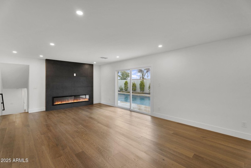 5-web-or-mls-3413 N 87th Pl-4