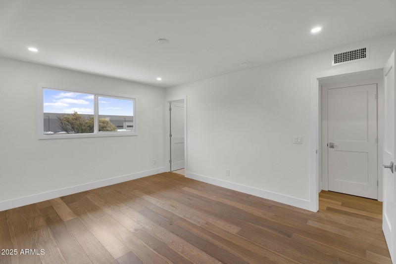 22-web-or-mls-3413 N 87th Pl-21