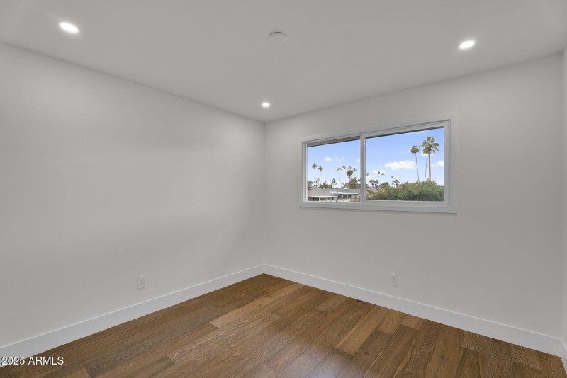 28-web-or-mls-3413 N 87th Pl-30