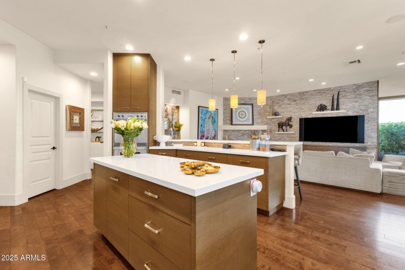 16-web-or-mls-10263-n-103rd-pl