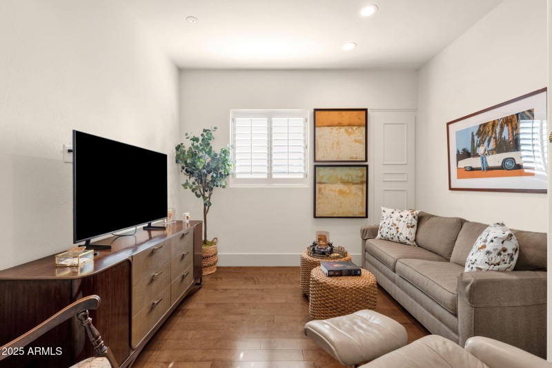 34-web-or-mls-10263-n-103rd-pl