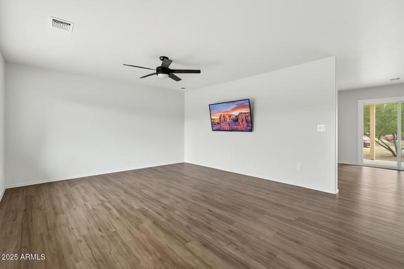 1AFF1BD9-AE43-417F-B5C8-8678071F86CC