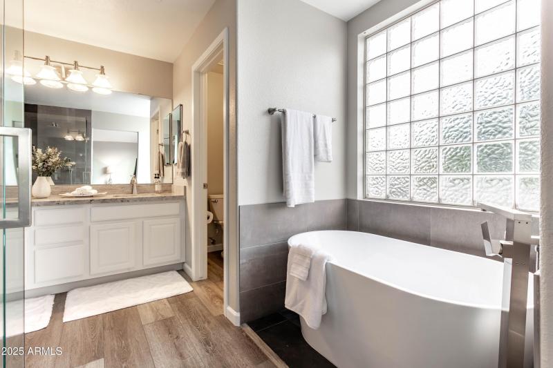 primary bedroom bath 01