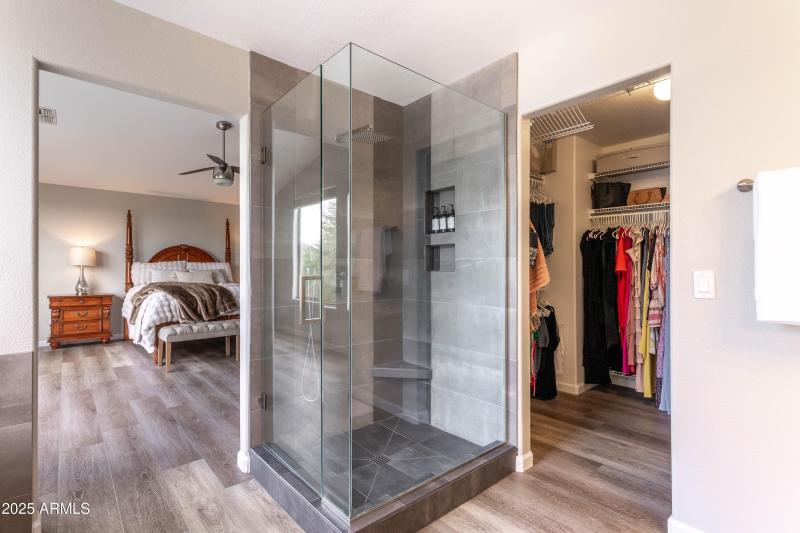 primary bedroom bath 03