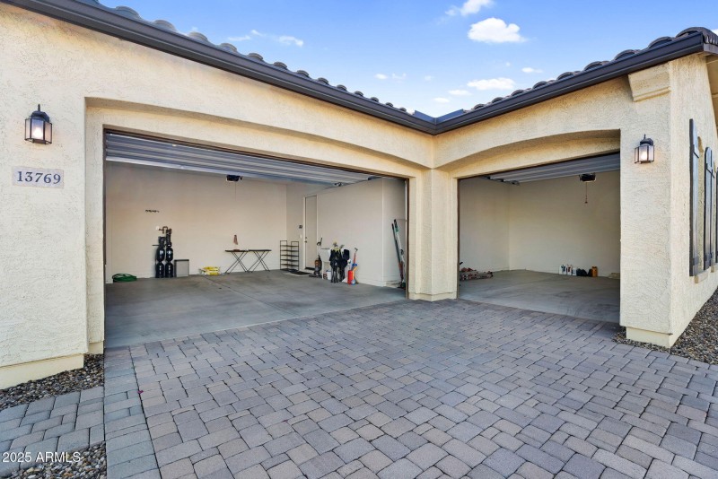 3 car garage with Passthrough