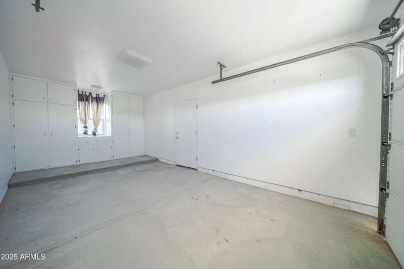 Lower Garage or.. (1)