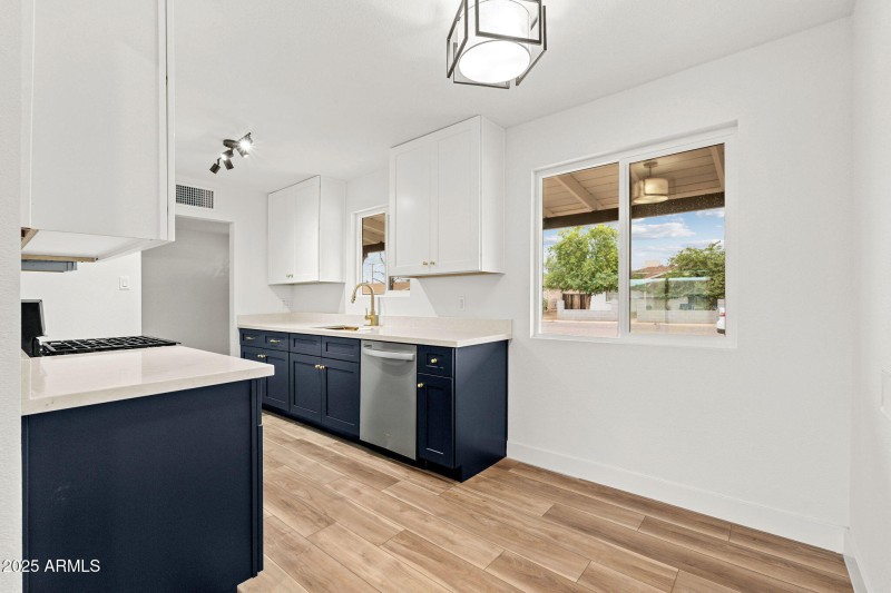 3137 W Turney Ave - 09