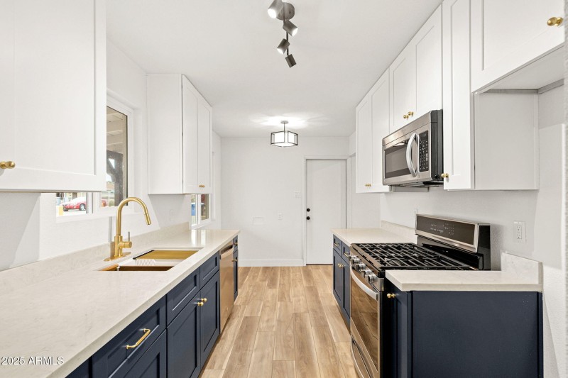 3137 W Turney Ave - 10