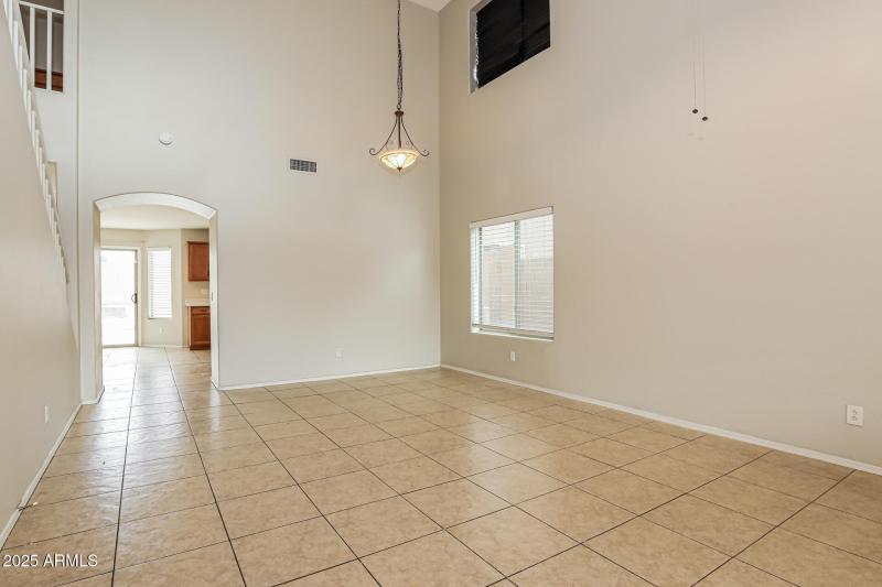 005-photo-dining-room-14962007