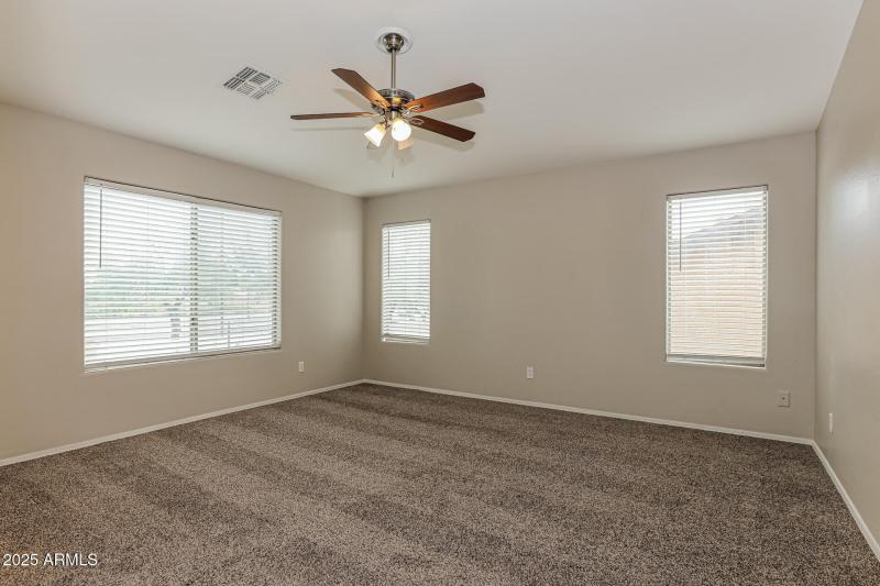 009-photo-main-bedroom-14961718