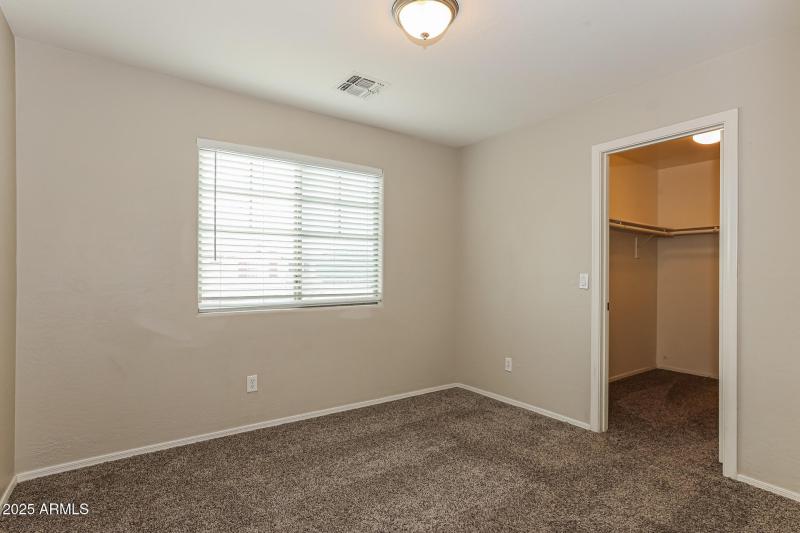 013-photo-bedroom-14961714