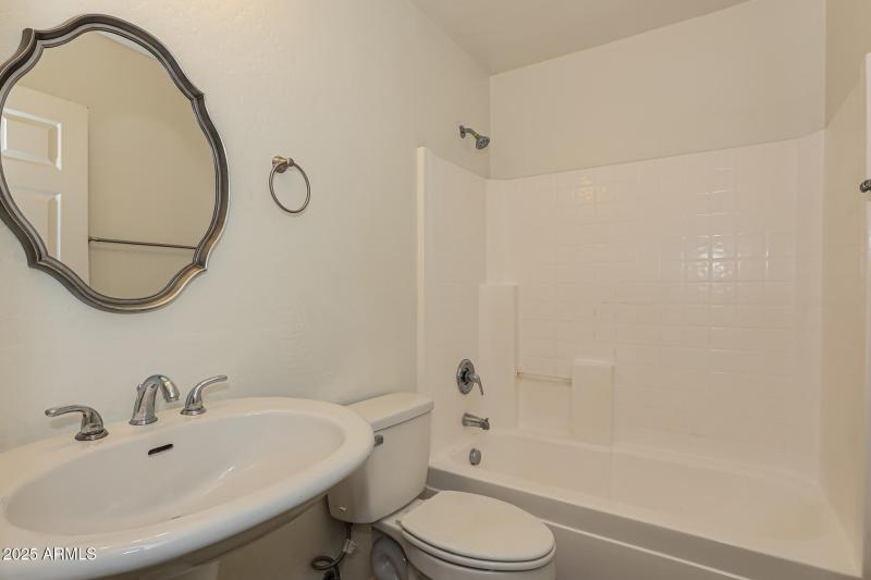 018-photo-bathroom-14961716